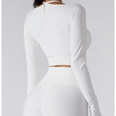 Kurzes Sporttop mit Neckholder-Trägern